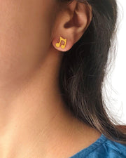 Bombae_Bling_Jewels-Playful_Bae-musical_to_my_ears_musical_note_studs_mismatched-earrings-gold-1