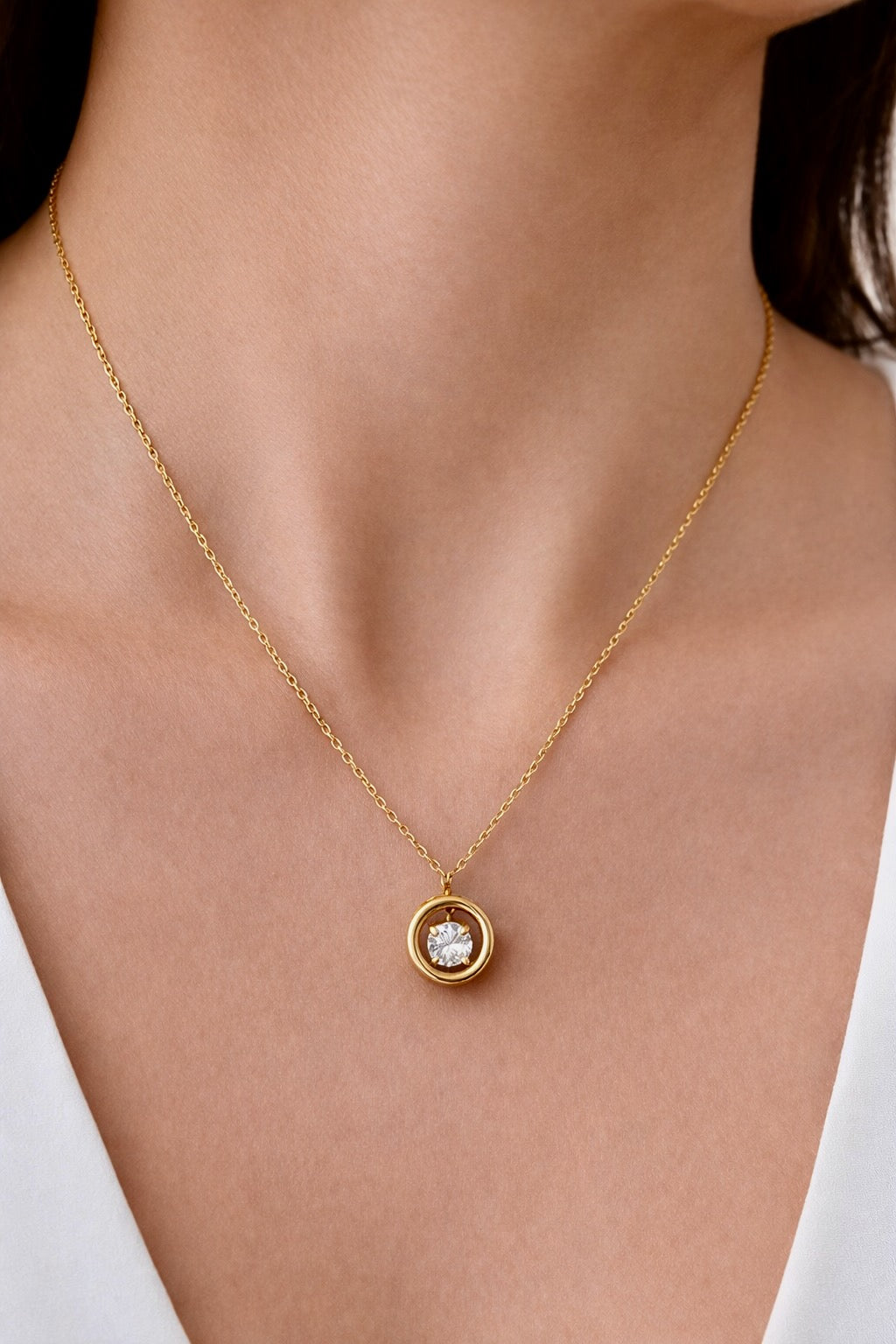 Aura Solitaire Diamond Necklace (Round)